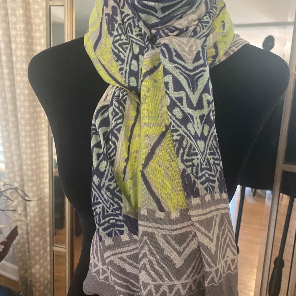 Large multinational scarf - Picture 4 of 10